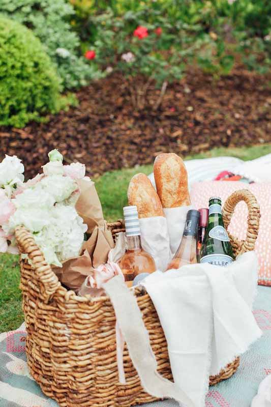 picnic-summer-chic-wine-basket